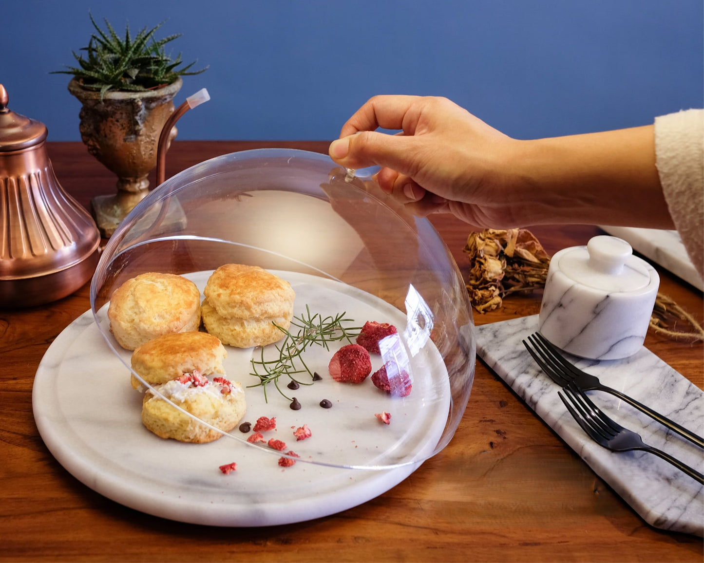 Marble Serving Plate with Acrylic Dome – Dessert Stand